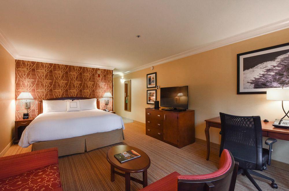 Courtyard Altos 3*