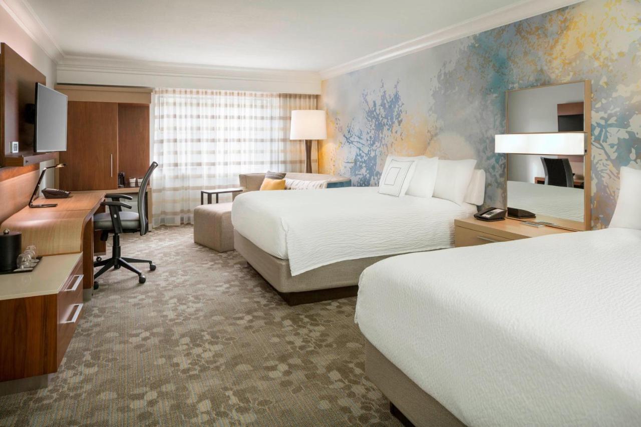 Courtyard Altos Hotel 3*
