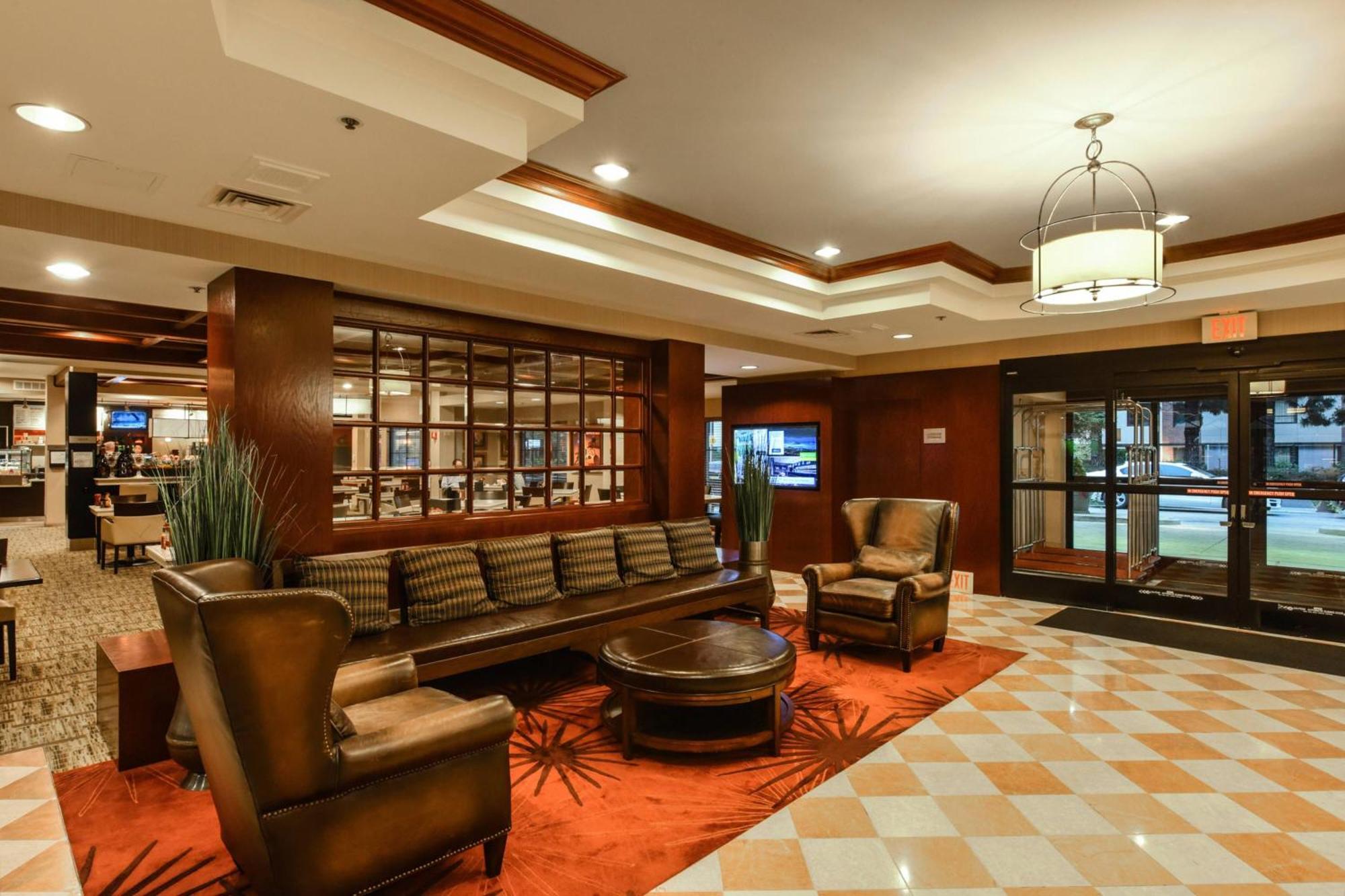 Courtyard Altos Hotel 3*