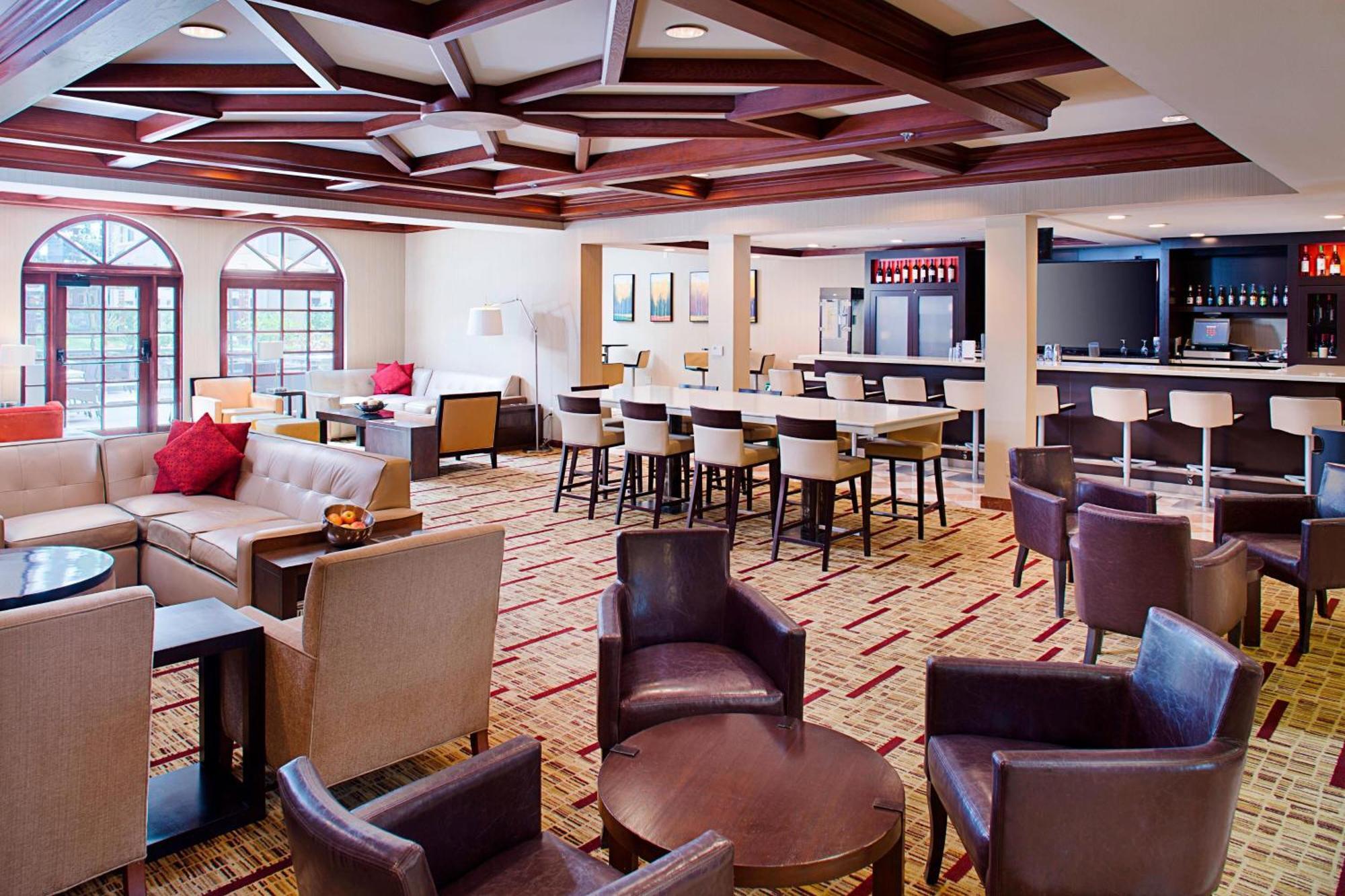 Hotel Courtyard Altos 3*