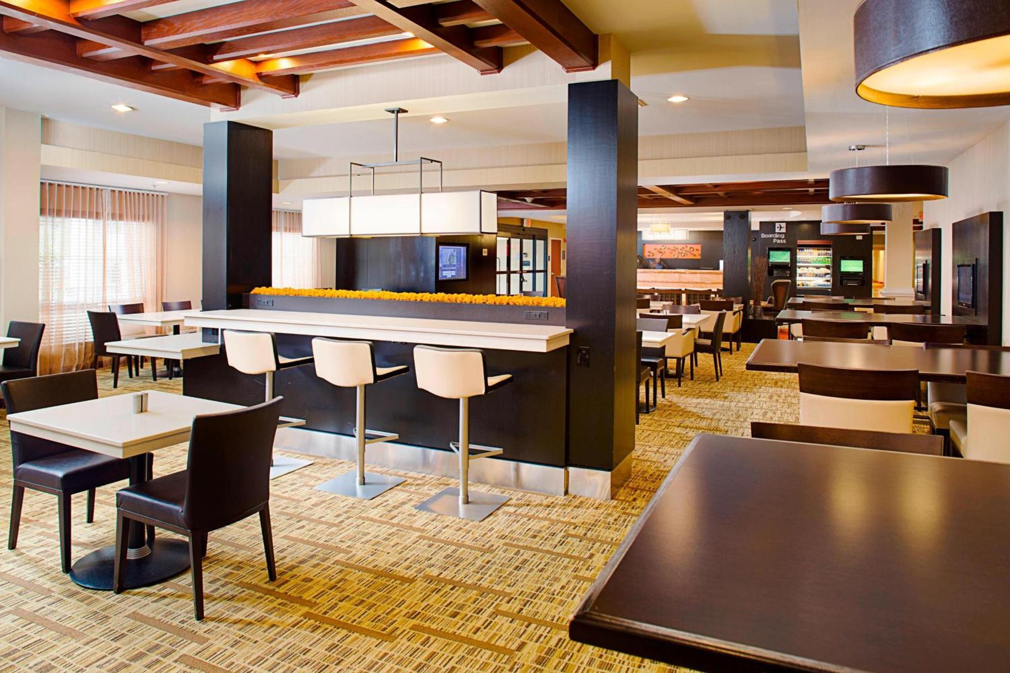Courtyard Altos 3*