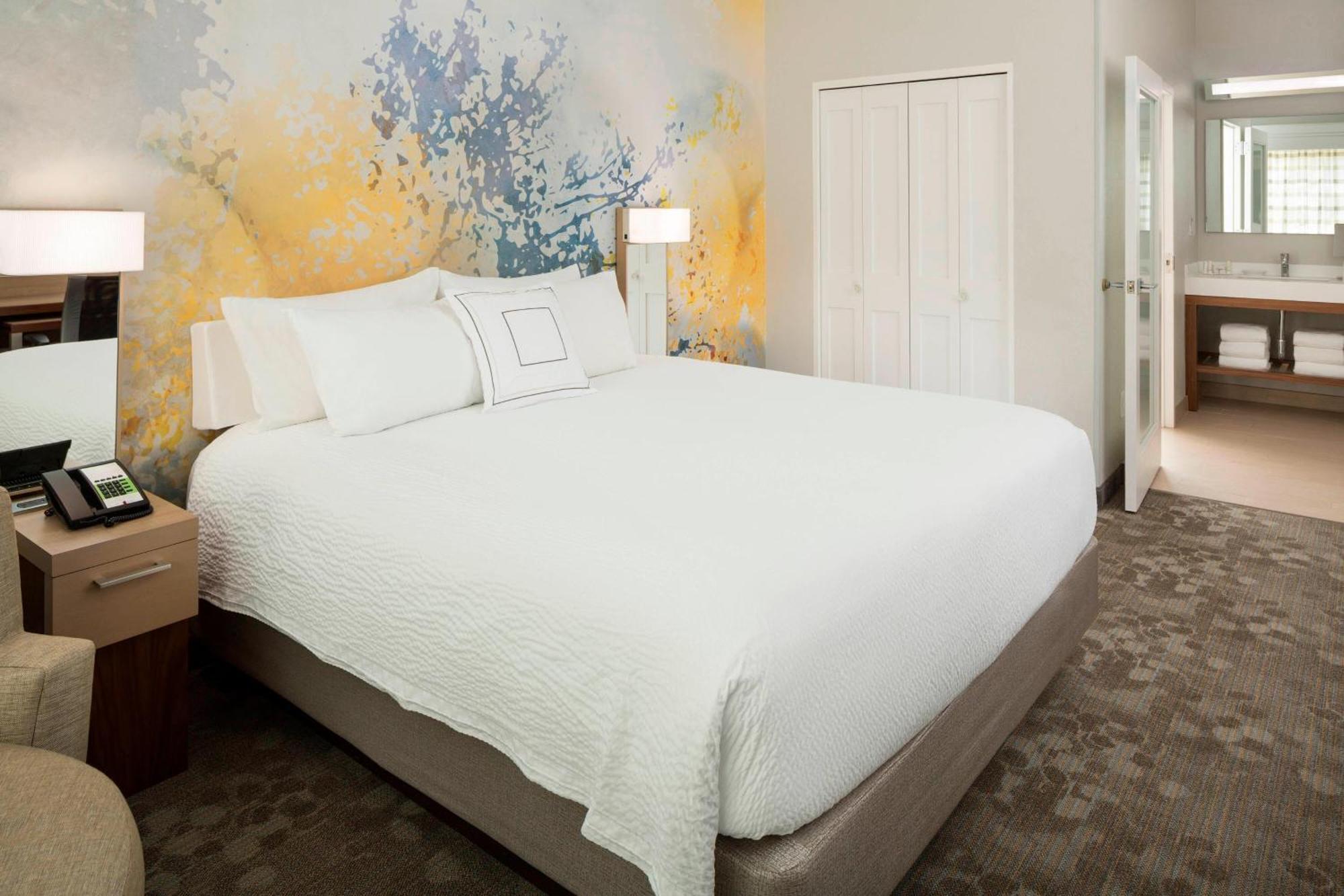 Courtyard Altos Hotel 3*