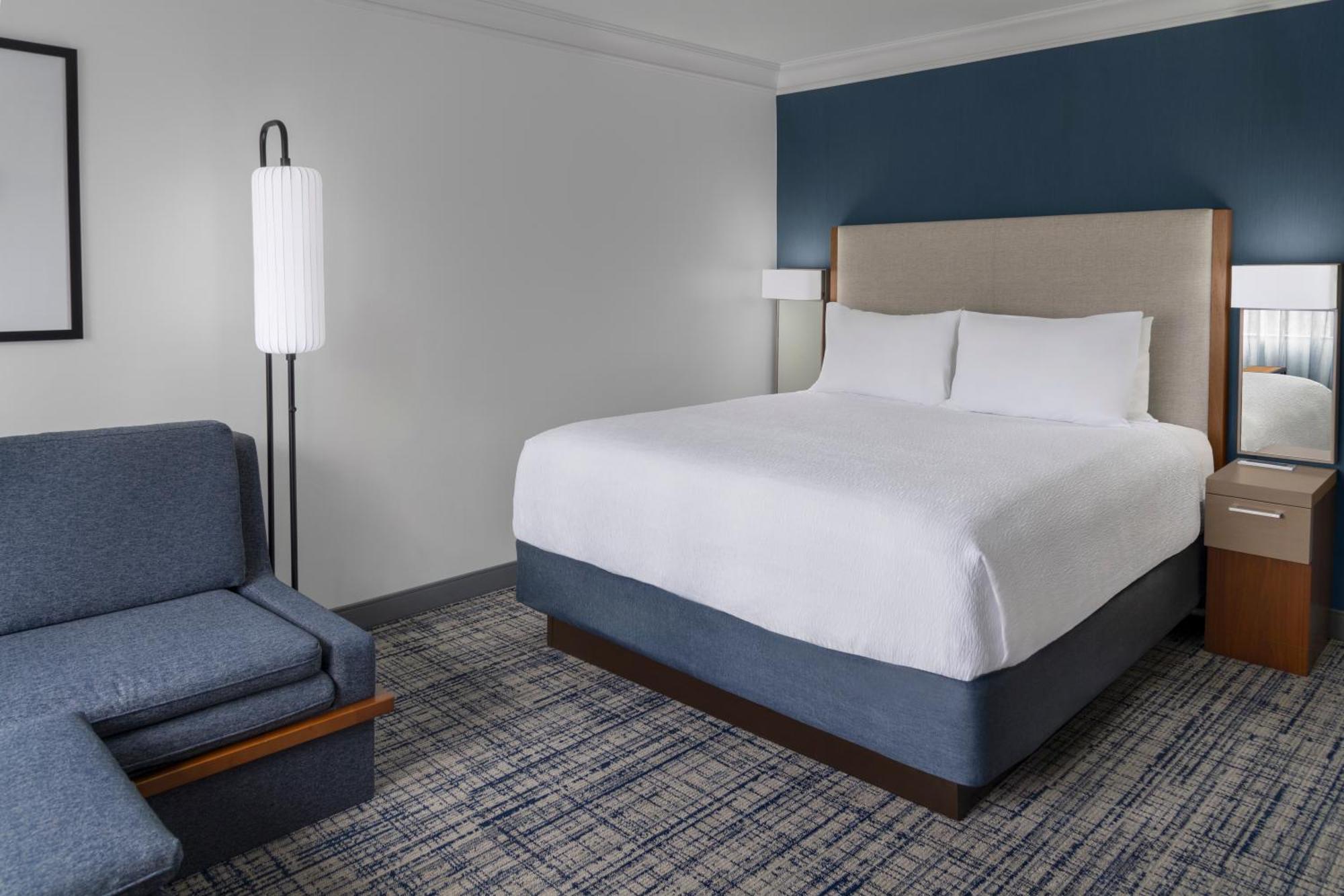 Hotel Courtyard Altos 3*